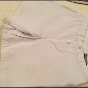 White Vineyard Vines shorts size 36